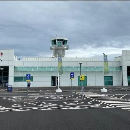 Holiday home Hollymount House *