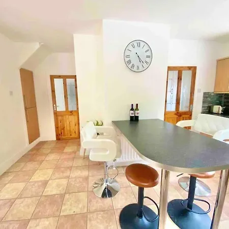 Semesterbostad Hollymount House