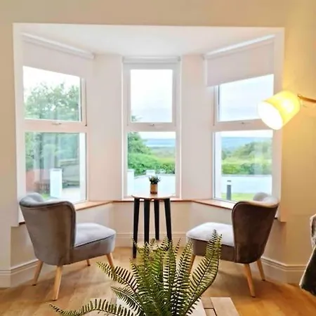 Semesterbostad Hollymount House *