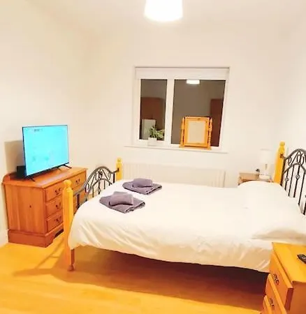 Hollymount House Semesterbostad *